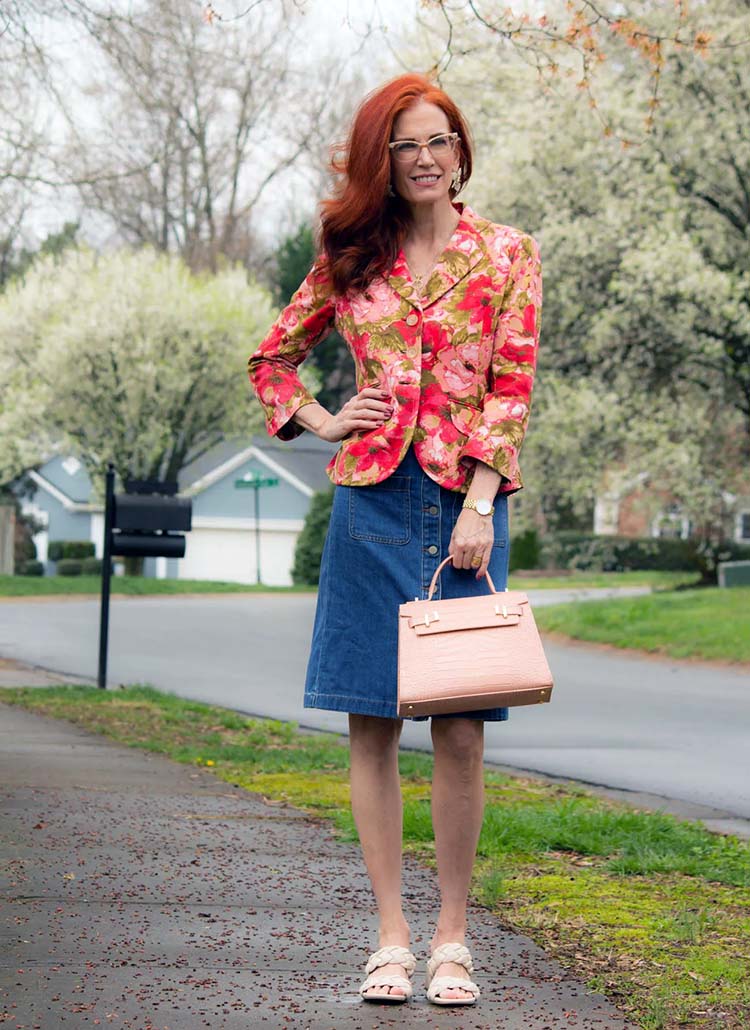 Jess wears a floral blazer and denim skirt | 40plusstyle.com
