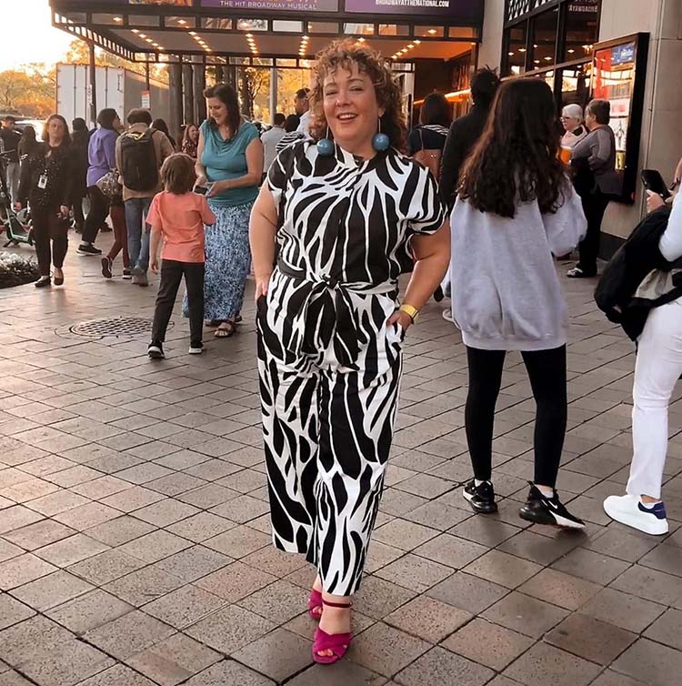 Hide your belly with the right clothes - Alison wears a print jumpsuit | 40plusstyle.com
