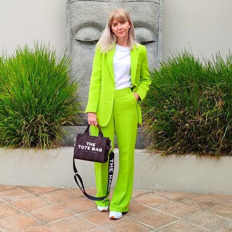 Summer suits for women: Melanie in suit and sneakers | 40plusstyle.com