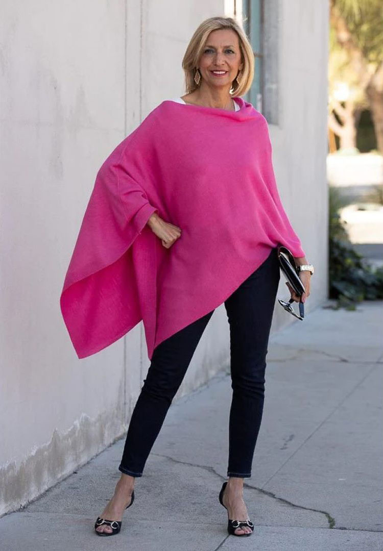Nora in poncho, jeggings and pumps | 40plusstyle.com