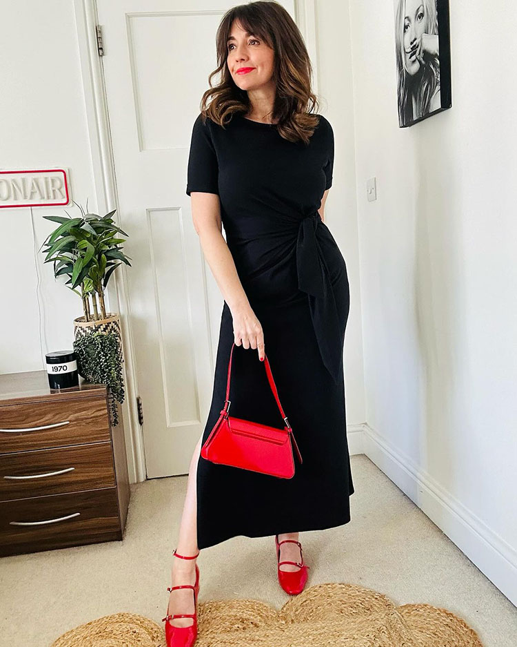 Nikki adds an asymmetric bag to her outfit | 40plusstyle.com