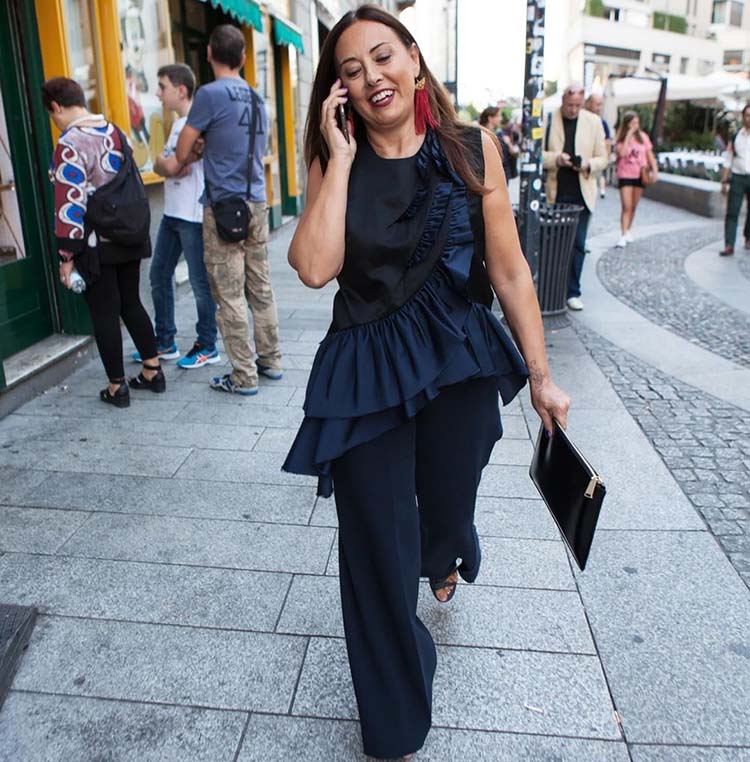 Draped clothes - Rita wears a ruched co-ord outfit | 40plusstyle.com