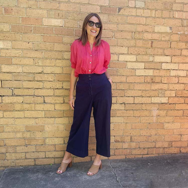 Karen wears peep-toe mules with wide leg pants | 40plusstyle.com