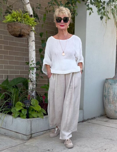 Linen clothing: the most stylish linen outfits to stay cool and chic | 40plusstyle.com