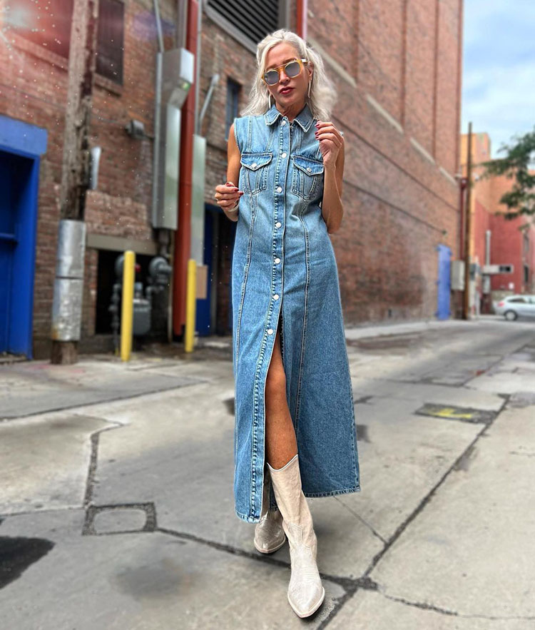 Dresses for the fall - Jamie in a denim maxi dress | 40plusstyle.com