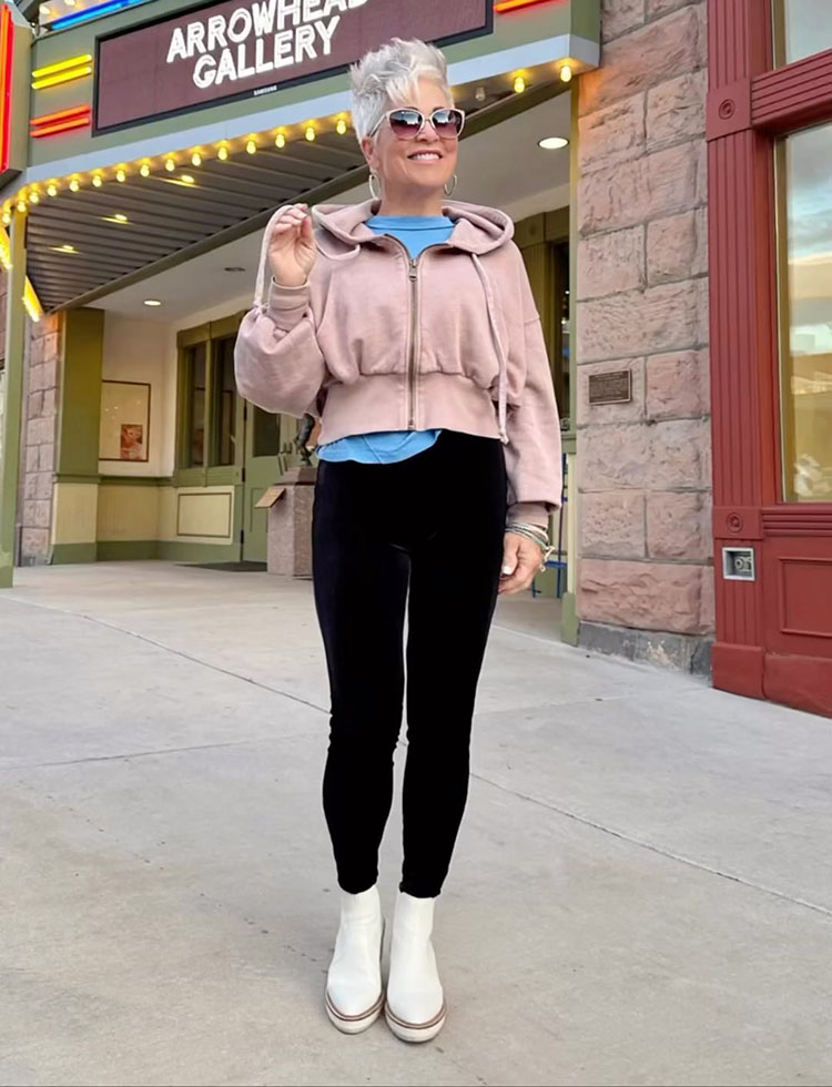 Shauna wears white boots with her outfit | 40plusstyle.com