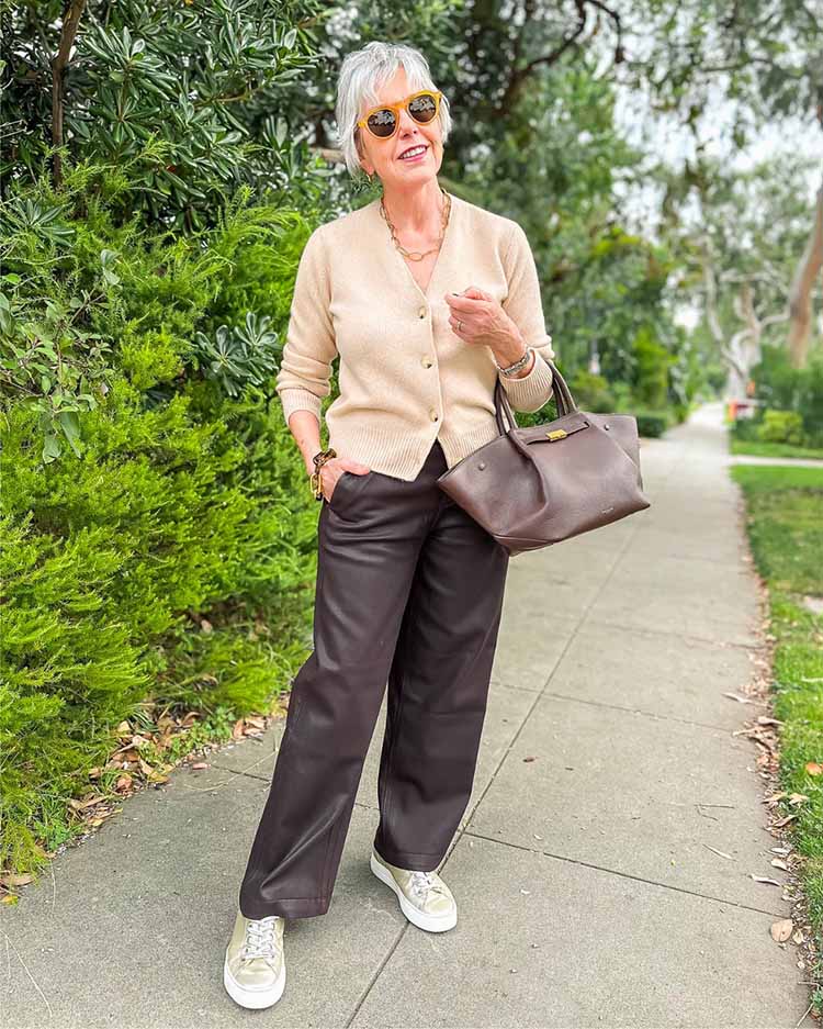 Fall accessories - Susan carries a brown bag and wears gold jewelry | 40plusstyle.com