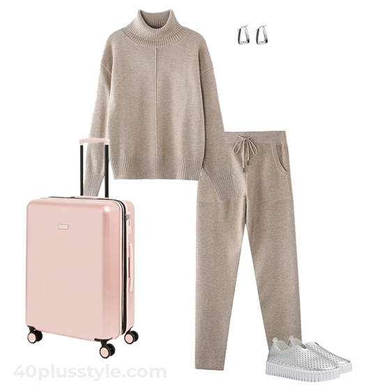 Plane outfit for long haul travel | 40plusstyle.com