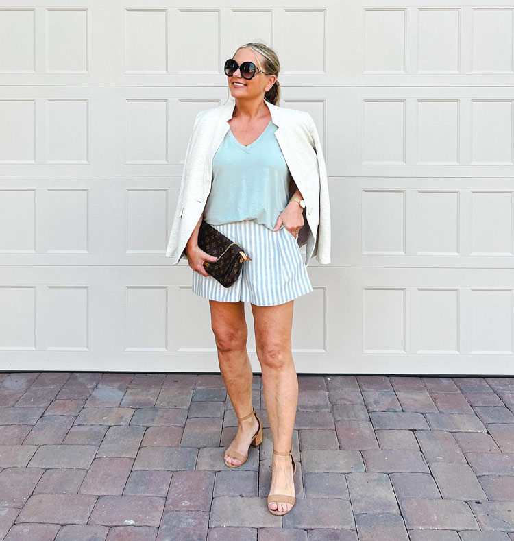 Jona iin blazer and shorts | 40plusstyle.com