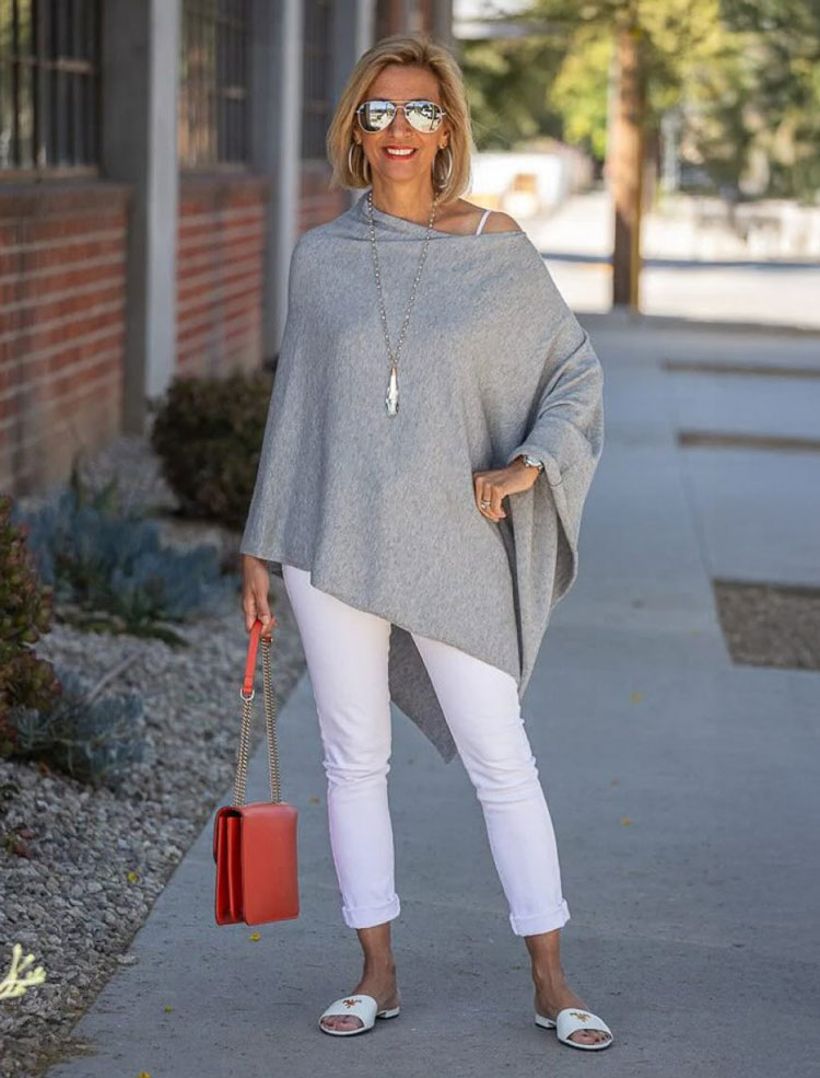 Nora wears a poncho and white jeans | 40plusstyle.com
