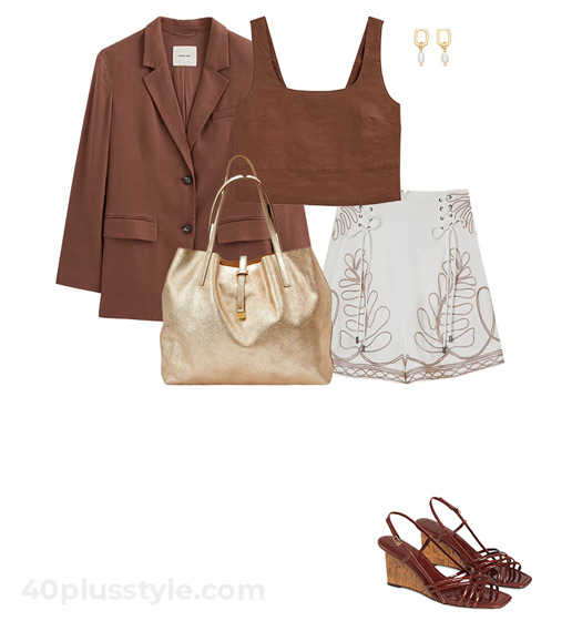 Chic shorts outfits - Brown and cream shorts outfit | 40plusstyle.com