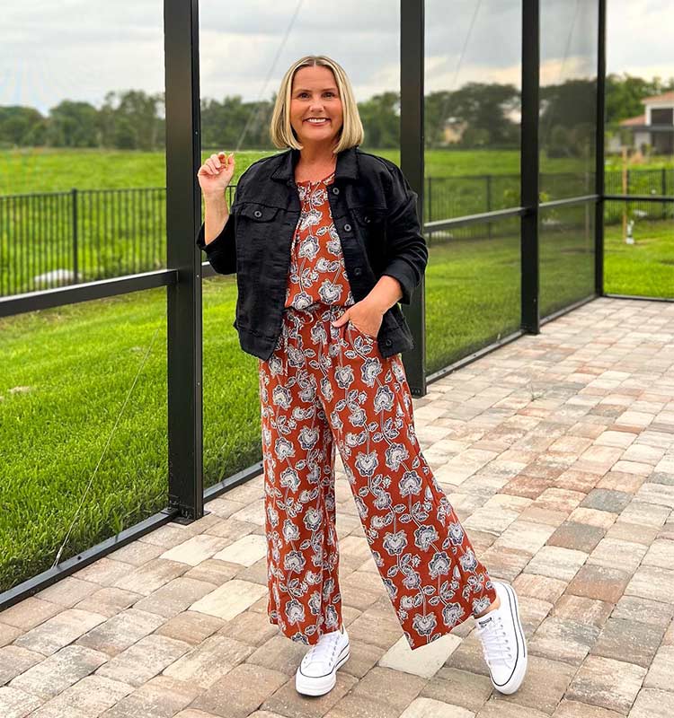 Jumpsuit and sneakers | 40plusstyle.com
