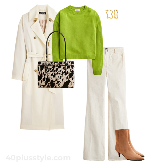 Trench coat outfit with a print bag | 40plusstyle.com
