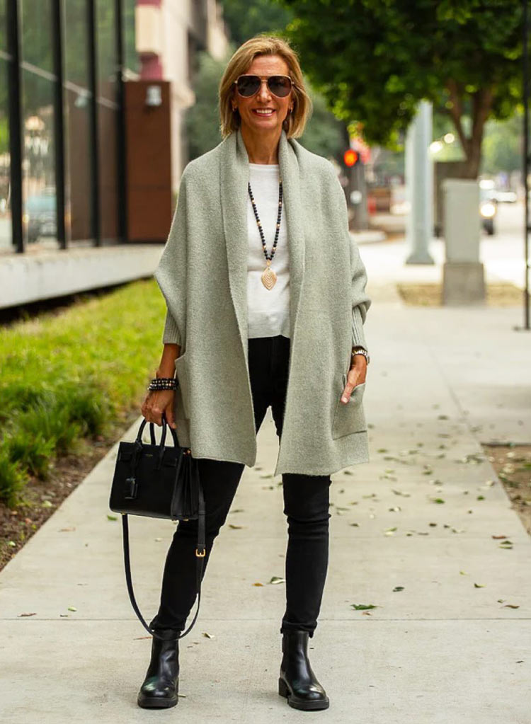 Nora wears a coatigan and skinny jeans | 40plusstyle.com