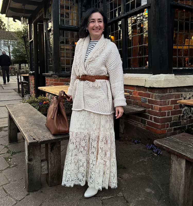 Emms wears a cream skirt | 40plusstyle.com