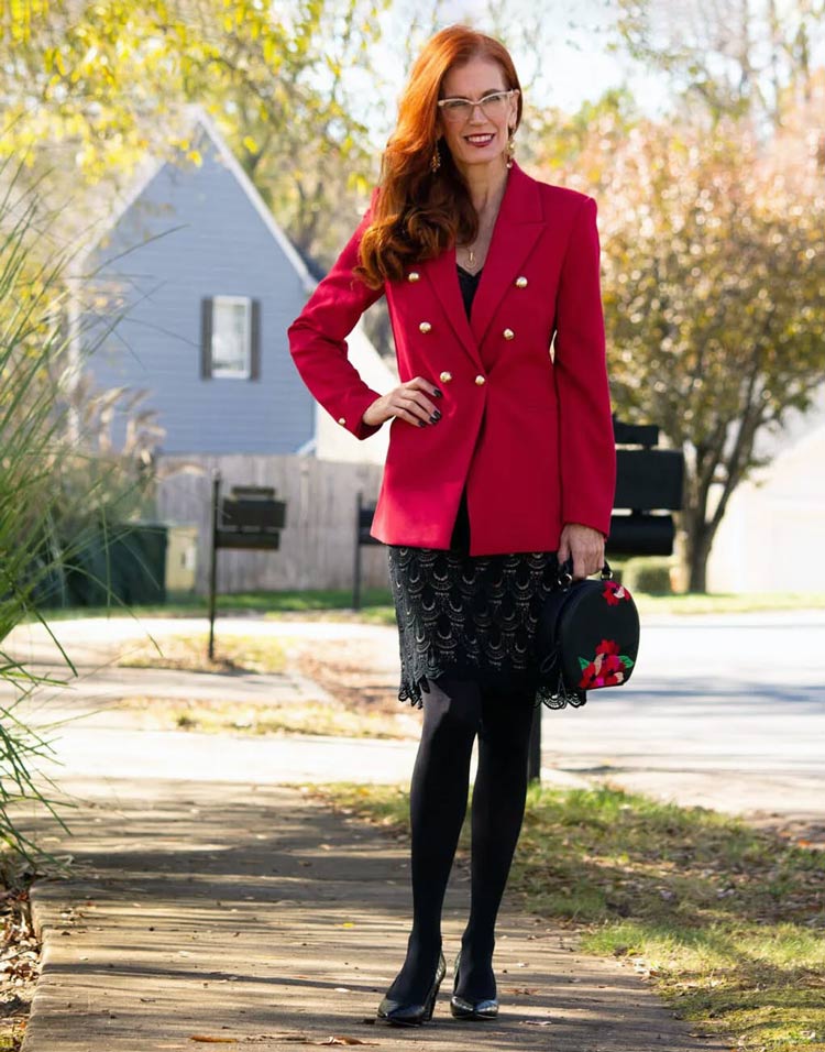 Jess wears a black and red outfit | 40plusstyle.com