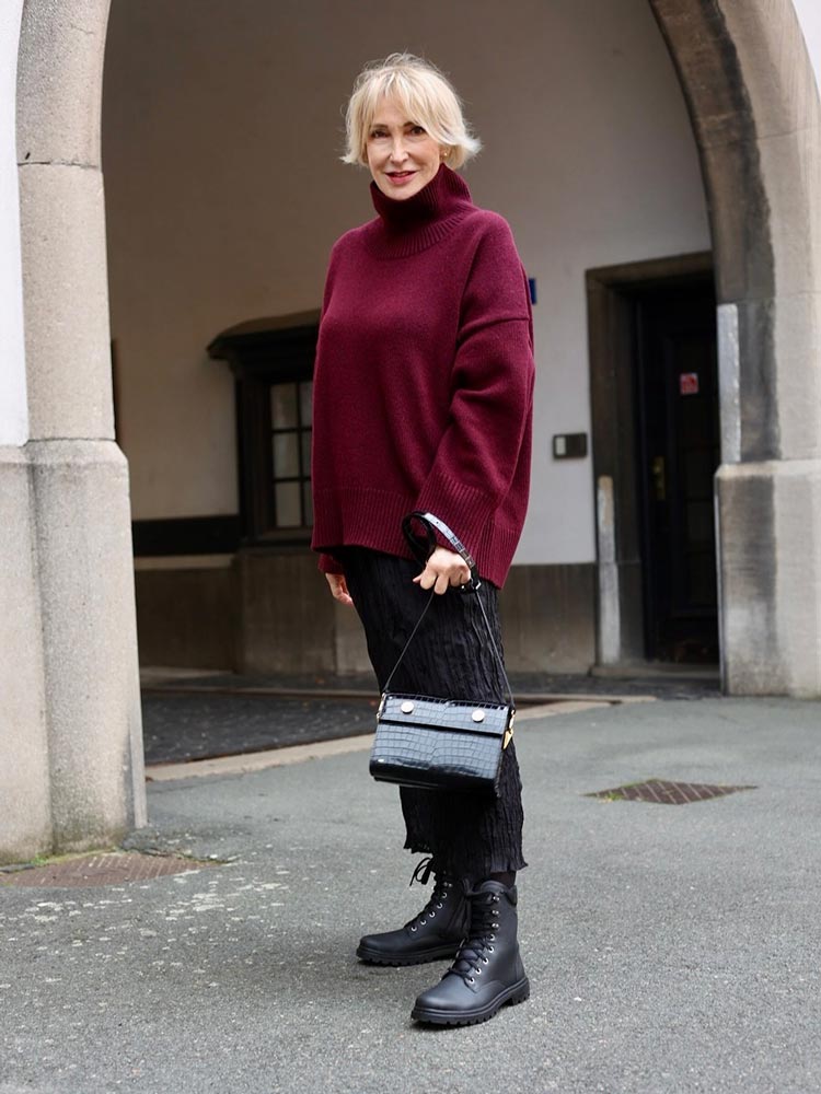 Claudia in sweater, midi skirt and boots | 40plusstyle.com