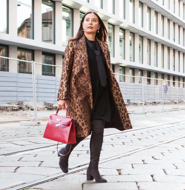 Coat trends - Rita in a leopard print coat | 40plusstyle.com