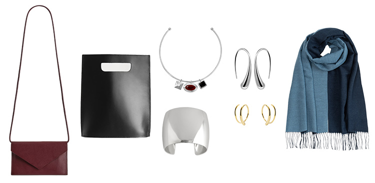 Minimal winter outfits - accessories | 40plusstyle.com