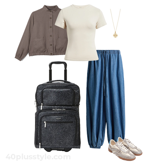 elastic pants traveling outfit | 40plusstyle.com